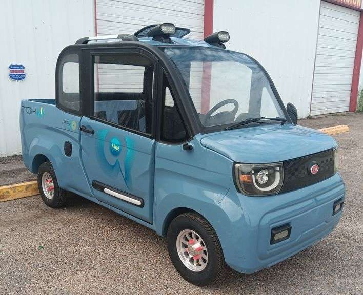 2024 MECO Max P4 Electric Truck w/ Charger, Fan, Back-Up Camera, Runs & Drives, Like New!