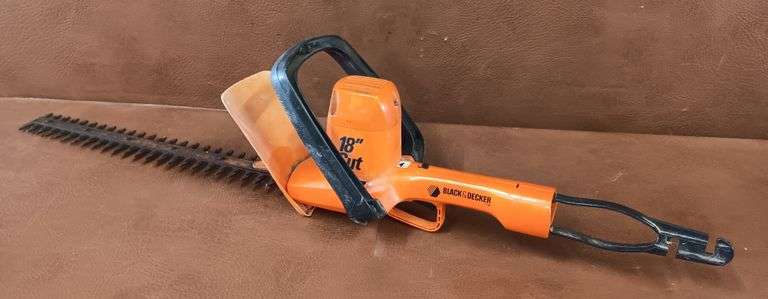 Black & Decker 18" Electric Hedge Trimmer, Does Work