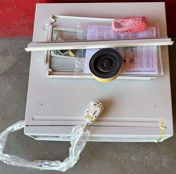 230 Volt GE 11800 BTU Heat & Cool Room Air Conditioner, New In Box, Cools Up To 550sqft
