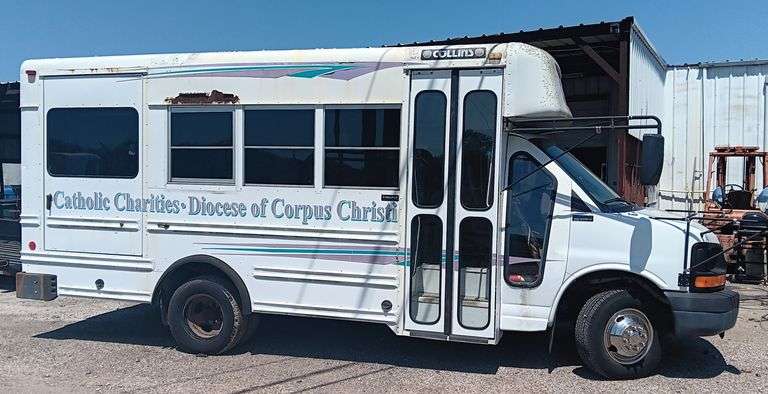 2005 Chevy Express 3500, 6.0L, V8, Automatic Transmission,  Handicap Lift, Only 39k Miles, Runs & Drives