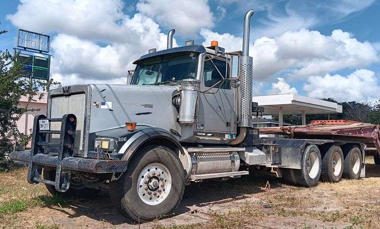 Bank Repo, 2007 Western Star 4900 Heavy Haul Winch Truck,  Drop Axle, 14L Detroit Series 60 Engine, Eaton 18 Speed Transmission, Wet Kit, Rough Neck Winch,  Runs & Drives