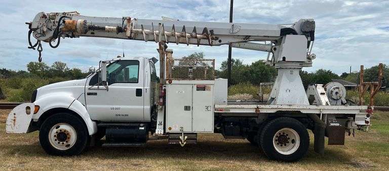 2004 Ford F750 Digger Derrick, CAT C7 Diesel, 7 Speed, Boom & Auger, Winch & Pole Grapple, Runs, Drives & Operates, Only 44k Miles!