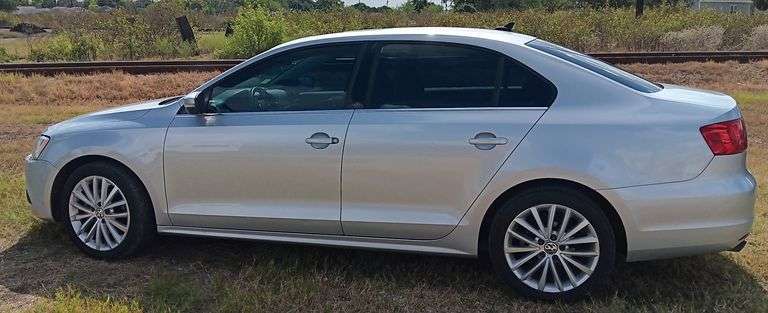 2014 Volkswagen Jetta SEL, Automatic Transmission, A/C, Pw, PL, Sunroof, Leather Interior, Runs & Drives