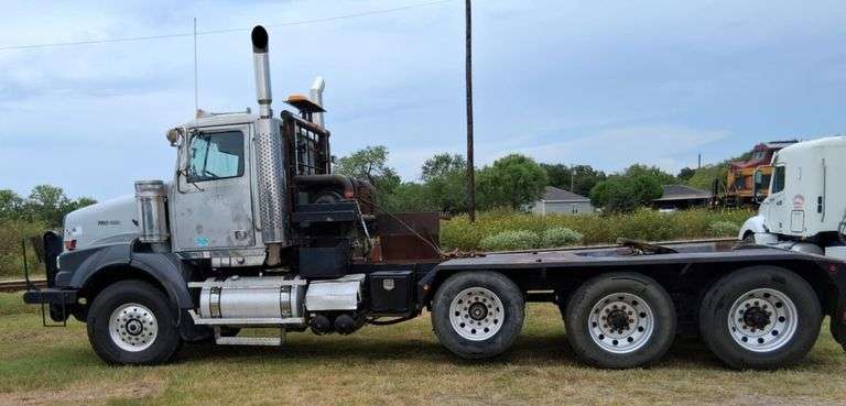 Bank Repo, 2007 Western Star 4900 Heavy Haul Winch Truck, Drop Axle, 14L Detroit Series 60 Engine, Eaton 18 Speed Transmission, Runs & Drives