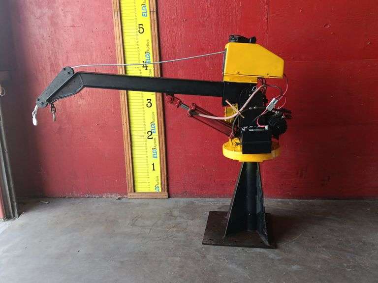 Ramsey DC 200 Auto Crane 8000LB Capacity 360 Degree Rotation, Base Plate, New Cable & Remote , Does Work