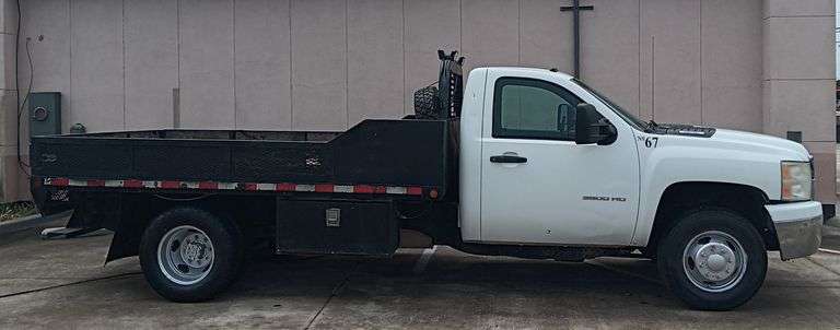 2012 Chevrolet 3500 Vortec 4x4 Dually, Flat Bed w/ Removable Side Rails, Automatic, 6.0L, V8, A/C , Runs & Drives