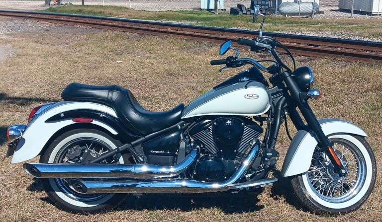 2024 Kawasaki Vulcan 900 Classic, Excellent Condition, Runs & Drives Like New, Only 821 Miles!