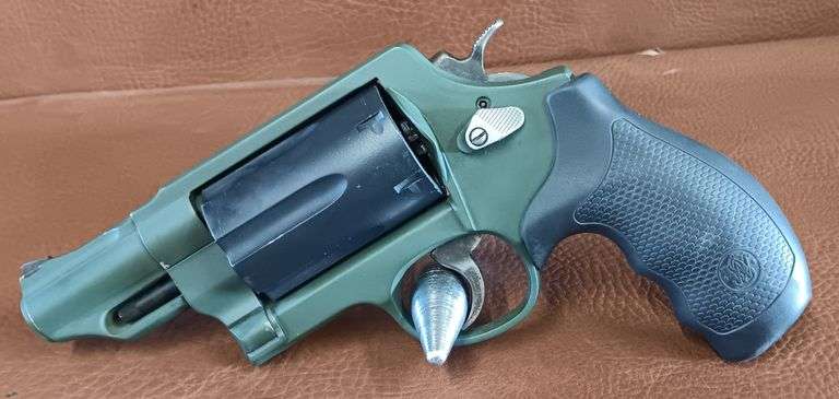 Smith & Wesson Governor 6-shot, Double-Action  Multiple Caliber,  (.410 2.5-inch Shotshells, .45 ACP, & .45 Colt) Revolver