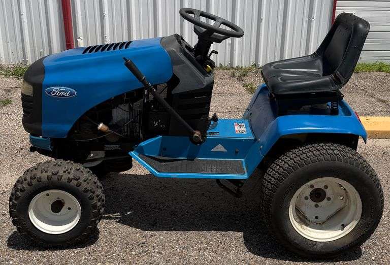 Ford New Holland Lawn Tractor, 18HP Engine, No Cutting Deck, Does Run