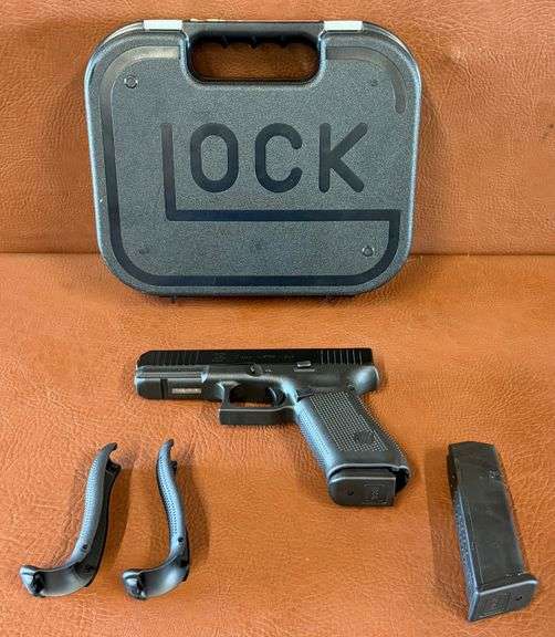 Glock 17 Gen5 9x19mm Pistol w/ Original Box, 2 Magazines, & 2 Back Straps, Like New