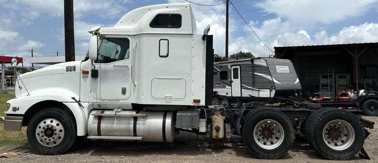 2005 International 9400i Semi-Truck, 15 Liter ISX1 6 Cylinder Cummins Diesel Engine, 10 Speed, Sleeper, Blower, On Board Diesel Generator, This Truck Runs & Drives