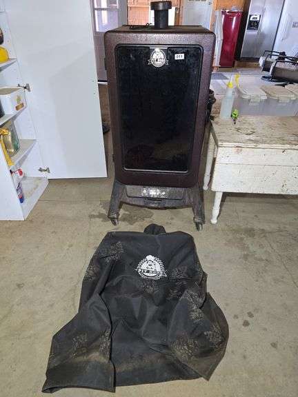 PIT BOSS CABINET SMOKER.