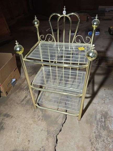 SHELVING UNIT WITH PLASTIC SHELVES.