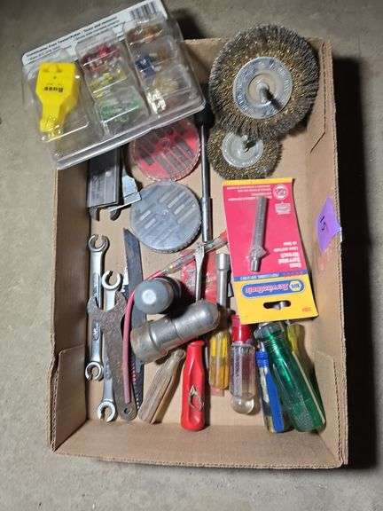 ASST. TOOLS AND FUSES.