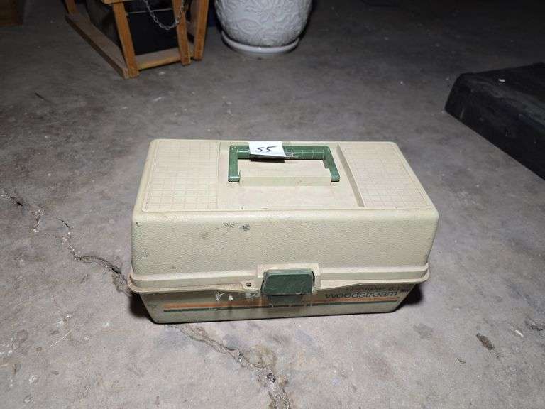 TACKLEBOX WITH TACKLE.