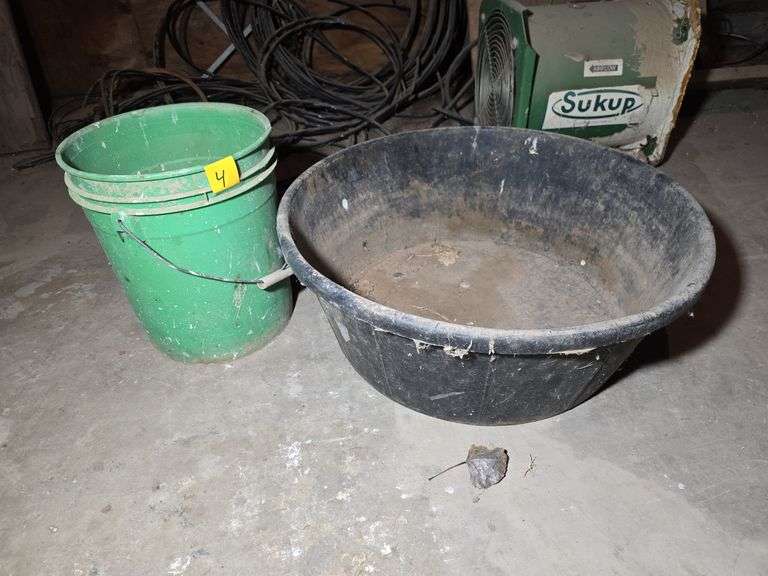 RUBBER FEED TUB AND 5GAL BUCKET.