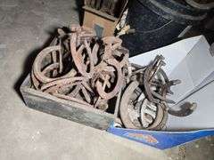LARGE GROUP OF HORSESHOES.