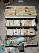 TACKLEBOX WITH TACKLE.