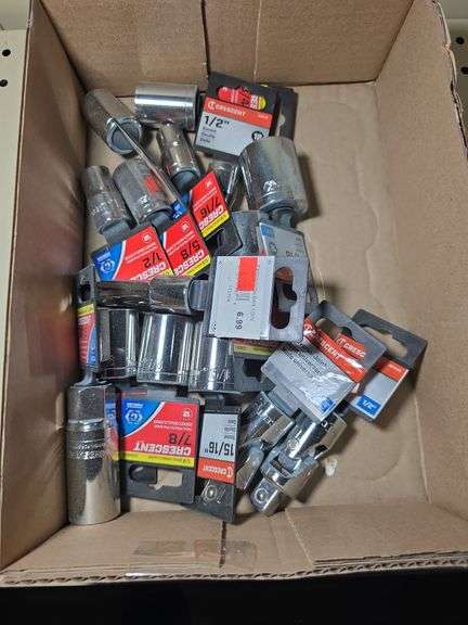 NIB 1/2 IN SAE SOCKETS.