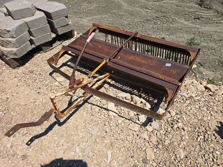 LAWN RAKE.