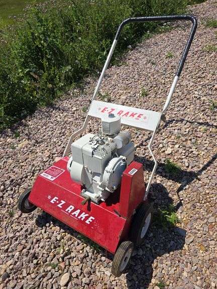 EZ-RAKE LAWN RAKE, WORKS.