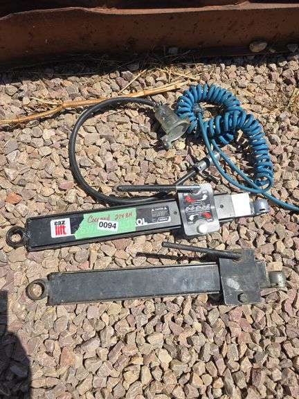 TRAILER SWAY BARS AND CORDS.