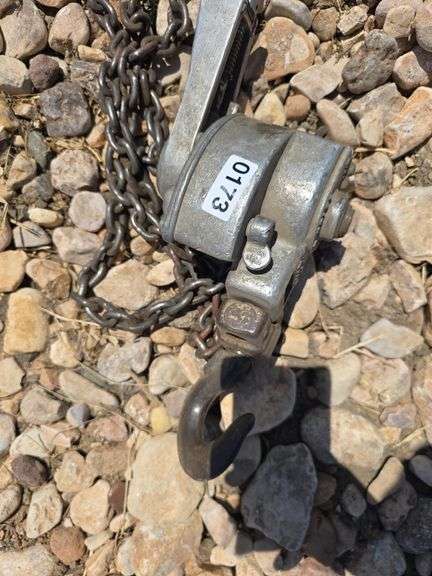 1 1/2TON CHAIN COME-A-LONG.