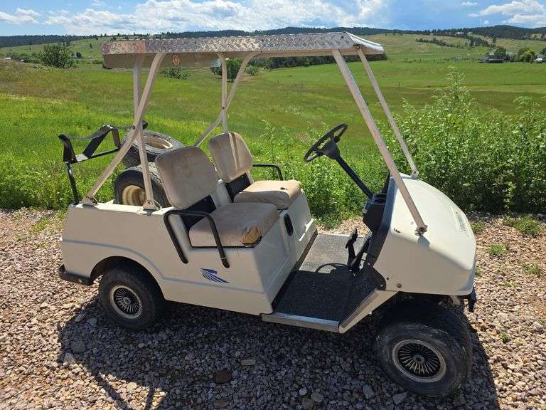 COLUMBIA GAS GOLF CART. RUNS REALLY GOOD! CAN'T SET PARK BRAKE, BRACKET NEEDS REPAIR. BATTERY. GOOD WHEELS AND TIRES JUST PUT ON!