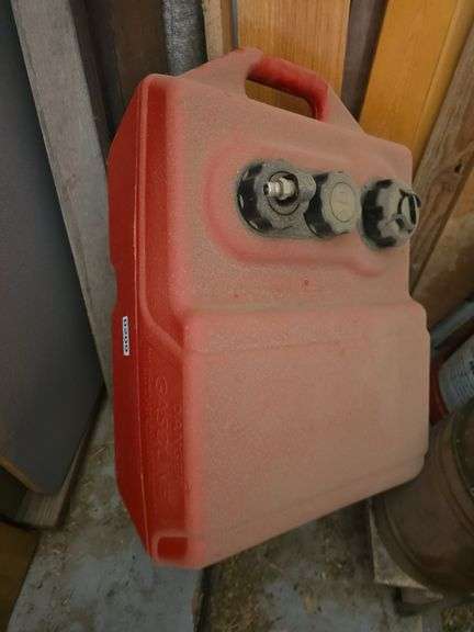 PLASTIC BOAT GAS TANK.