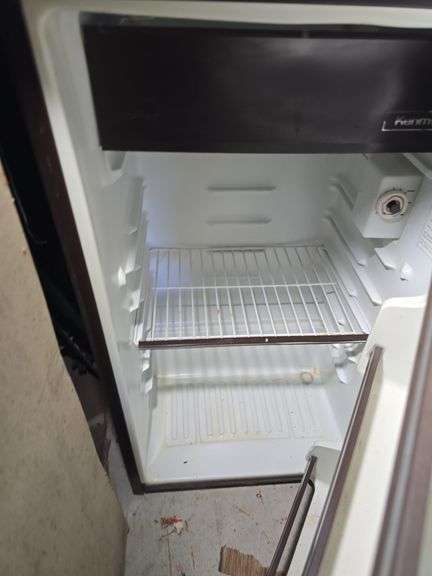 DORM FRIDGE.