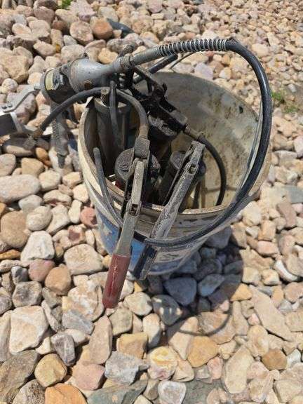 AIR GREASE GUN AND HAND PUMP GREASE GUNS.