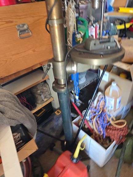 DRILL PRESS WITH VISE ON HEAVY STAND.