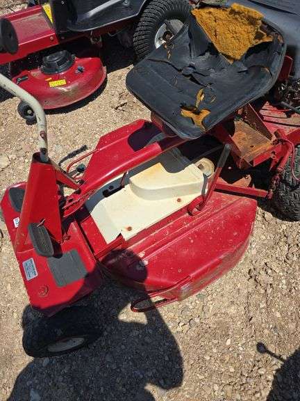 SNAPPER RIDING MOWER, RUNS AND DRIVES.