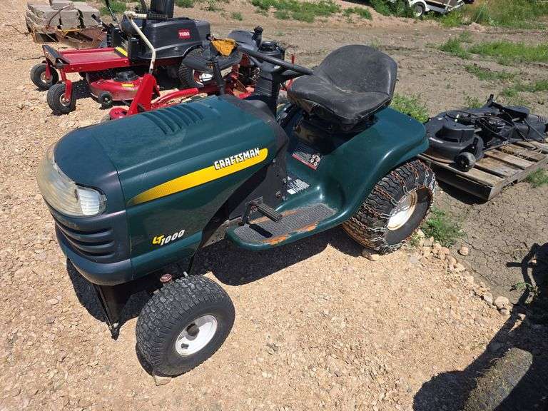 CRAFTSMAN RIDING MOWER. RUNS BUT DOES NOT MOVE.