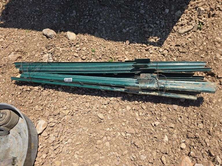 SMALL GARDEN T-POSTS.