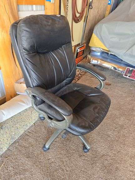 OFFICE CHAIR.