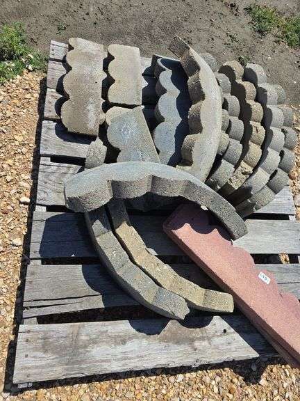 LANDSCAPE EDGING BRICKS.