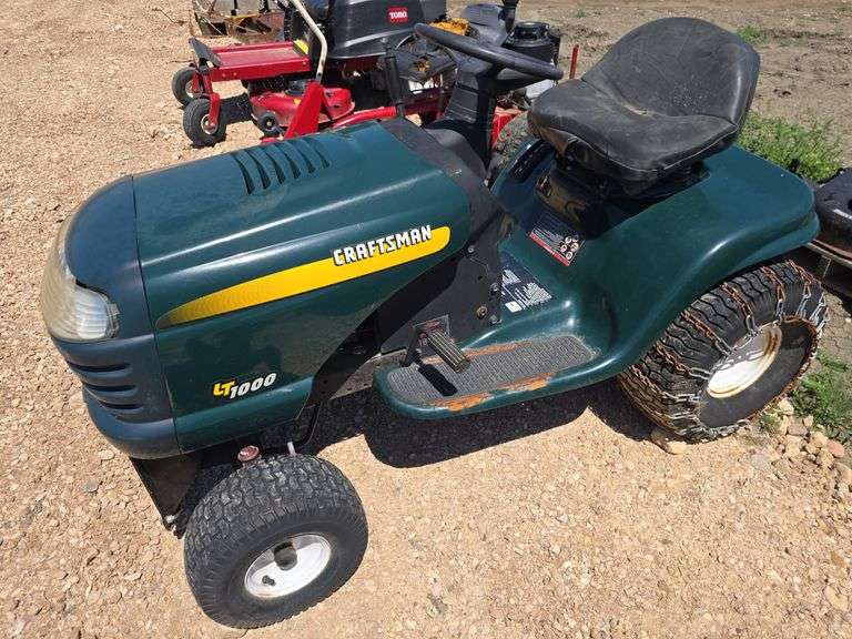 CRAFTSMAN RIDING MOWER. RUNS BUT DOES NOT MOVE.