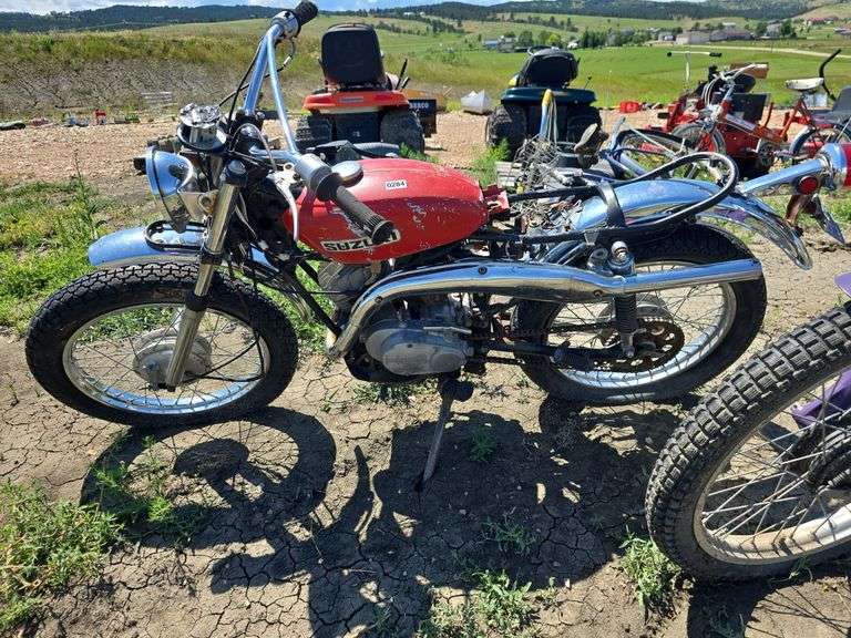 2- SUZUKI PARTS BIKES, MAKE ONE OUT OF THE 2. ***NO TITLES.***