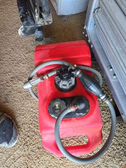 MERCURY 9.8HP CLAMP ON TILLER ENGINE. OWNER STATES THAT IT SHOULD RUN, MIGHT NEED IMPELLER.