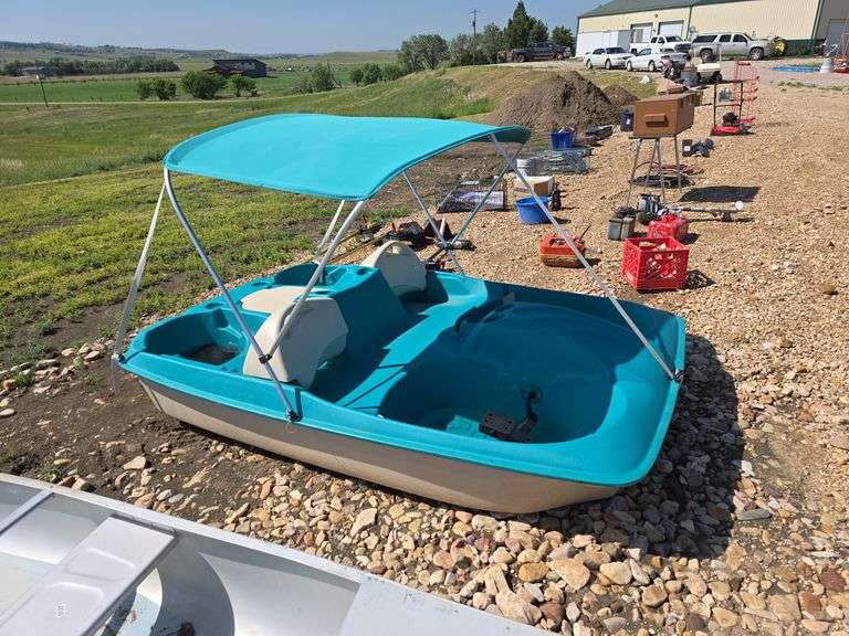 4 PERSON PADDLE BOAT. ***NO TITLE!***