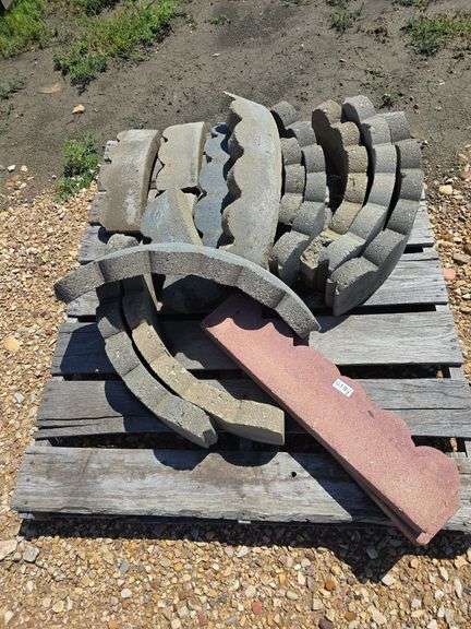 LANDSCAPE EDGING BRICKS.