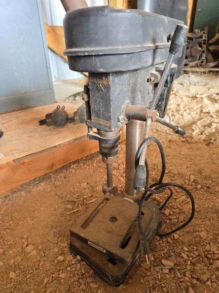 BENCHTOP DRILL PRESS. UNKNOWN CONDITION.