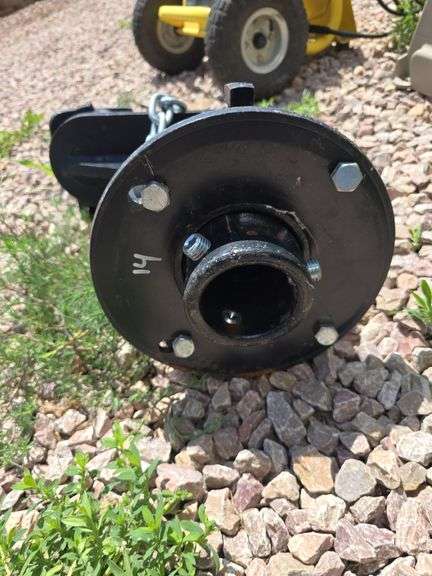 KING PIN TO 5TH WHEEL BALL ADAPTER. TO GO FROM CAMPER PIN BOX TO BALL IN PICKUP.