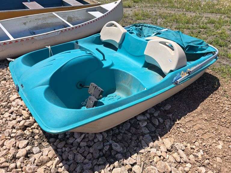 4 PERSON PADDLE BOAT. ***NO TITLE!***