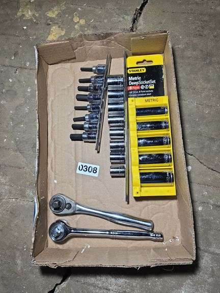 3/8 DRIVE METRIC SHALLOW AND DEEP SOCKETS, ALLEN SOCKETS AND 2 RATCHETS