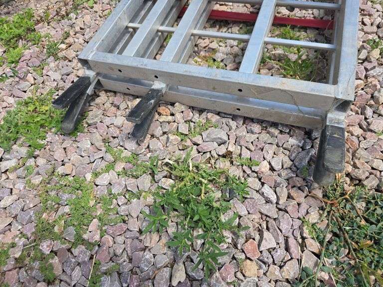 FOLDING ALUMINUM RAMP.
