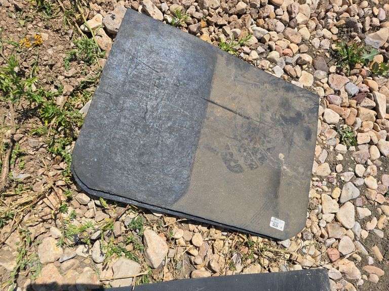 RECEIVER HITCH PICKUP MUD FLAPS.