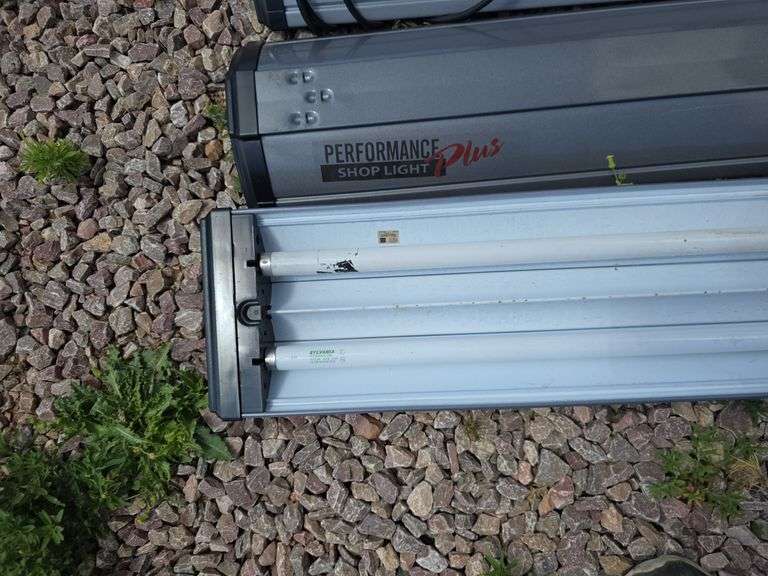3- 4' SHOP LIGHTS.