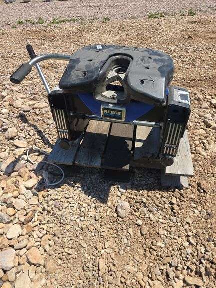 REESE R-16 SLIDING 5TH WHEEL HITCH.